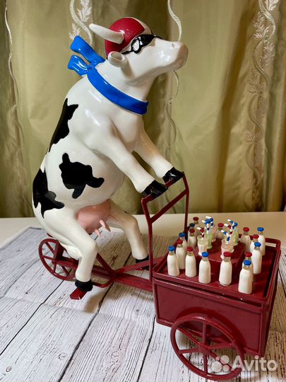 Статуэтка CowParade Корова Веселый Молочник 30 см