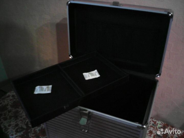 Бьюти- кейс, чемодан