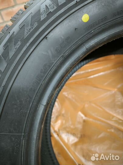 Bridgestone Blizzak Revo GZ 215/60 R16