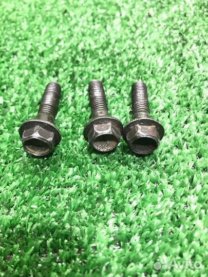Комплект болтов крепления заднего багажника