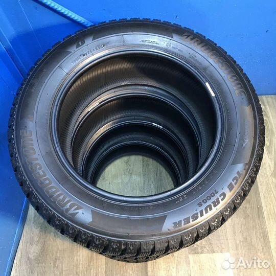 Bridgestone Ice Cruiser 7000S 215/60 R16