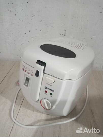 Фритюрница vitek VT-1531 W