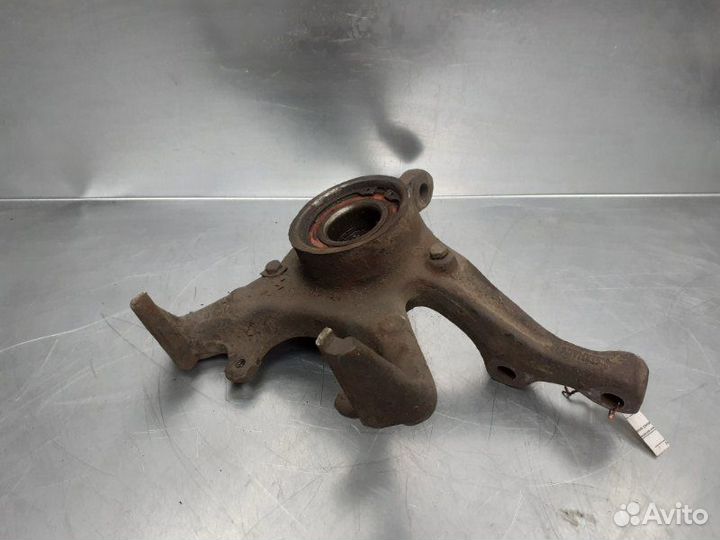 Кулак поворотный передний правый Volkswagen Golf I