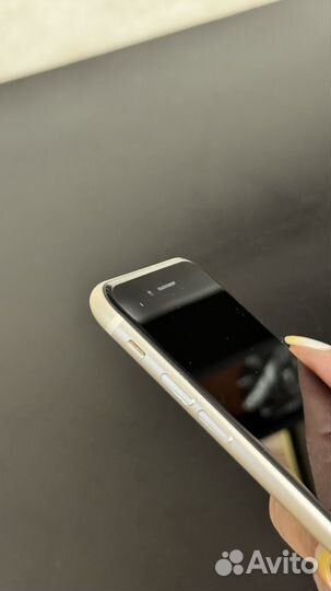 iPhone SE, 64 ГБ