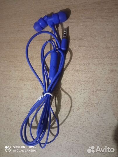 Аксессуары к телефону (наушники, азу)