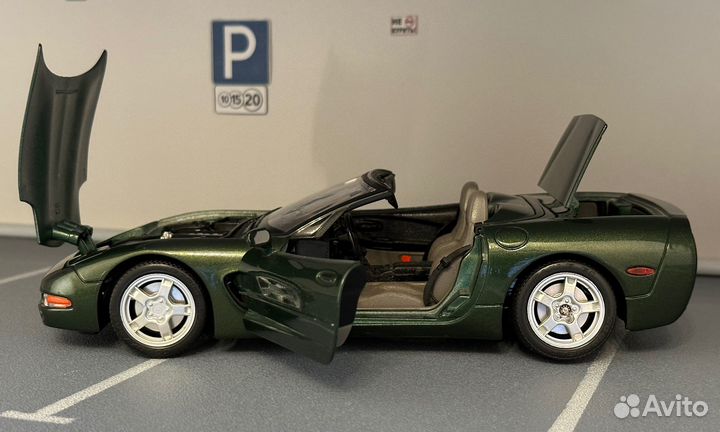 Модель 1:18 - Bburago - 1997 Chevrolet Corvette CS