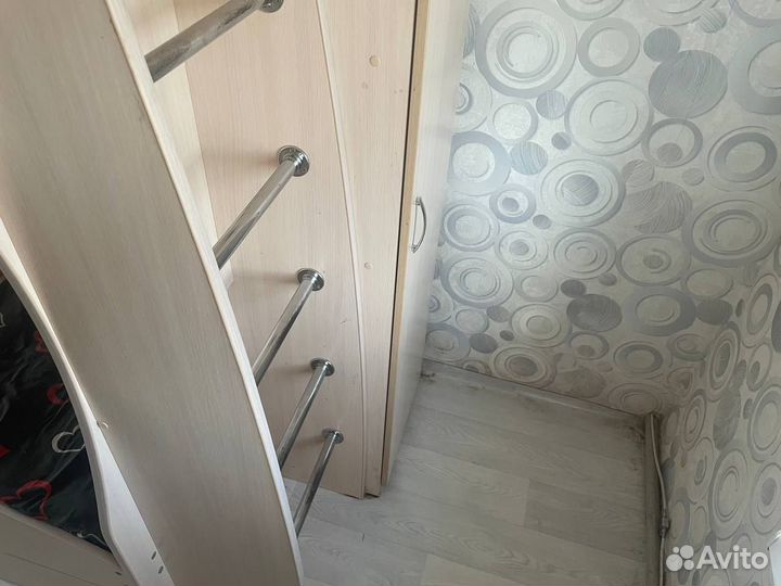 Двухъярусная кровать