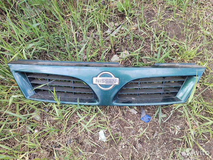 Решетка радиатора Nissan Almera n15
