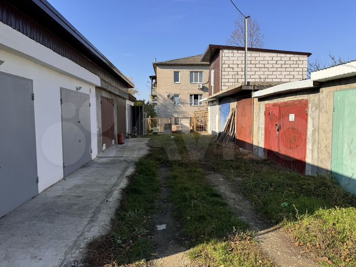 Гараж, > 30 м²