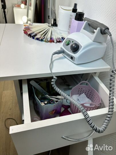 Маникюрный стол