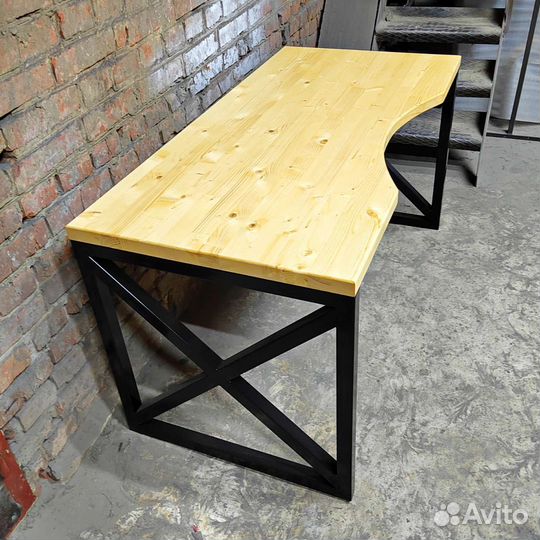 Компьютерный стол, игровой стол