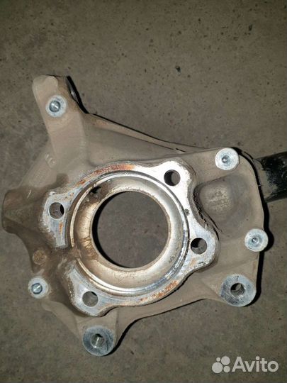 Bmw x3 кулак поворотный пер.левый