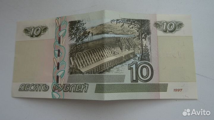 Купюра 10, 5 р. 1997 года и белорусские 1000р