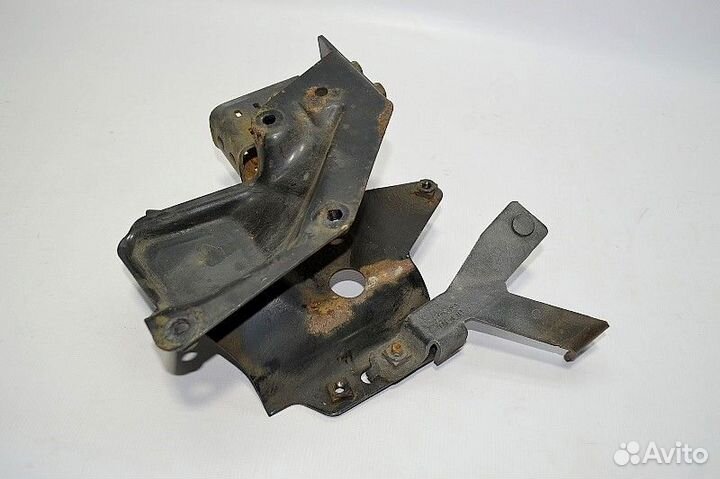 Кронштейн бака жидкости гидроусилителя руля scania