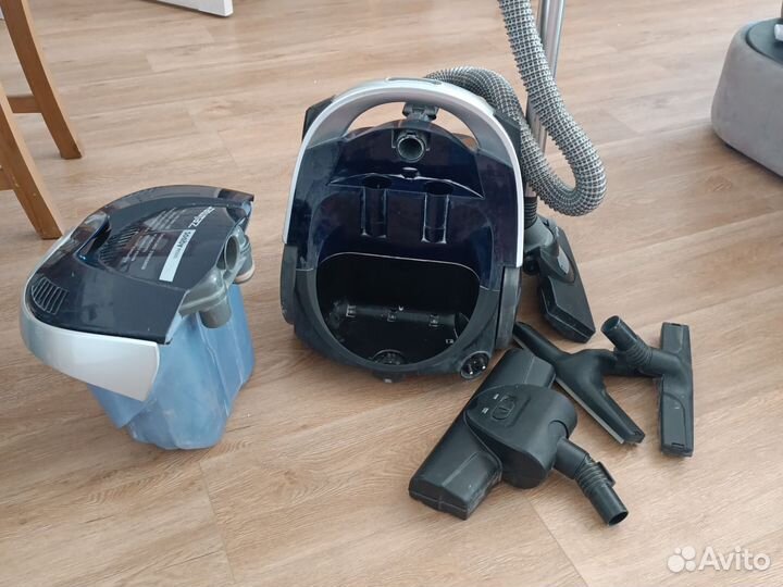 Пылесос Zelmer aquos 1600