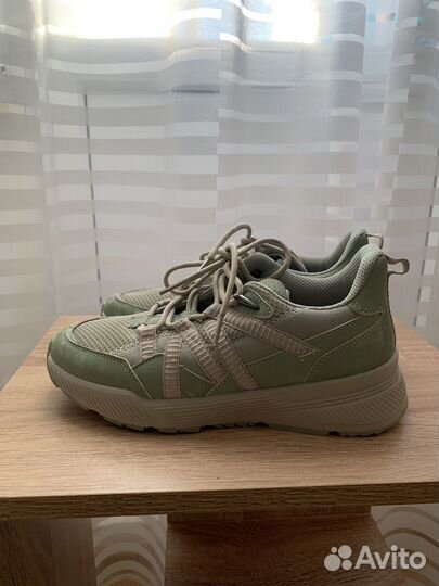 Кроссовки женские 38 размер новые