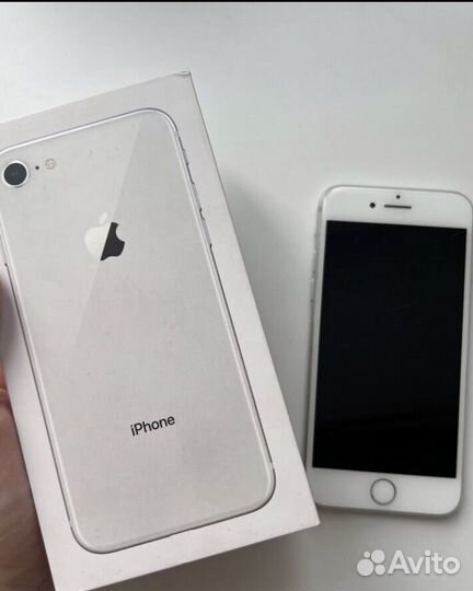 Телефон iPhone 8
