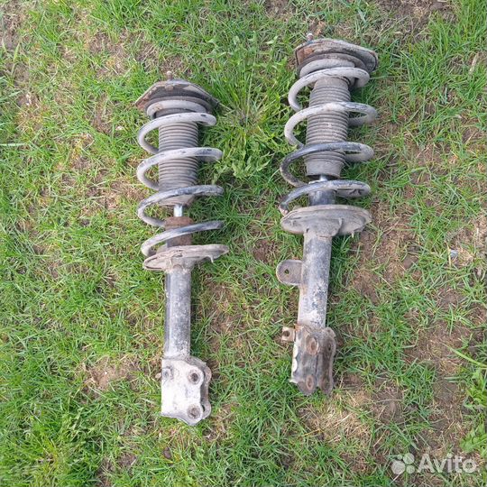 Передние стойки Санг Енг Актион