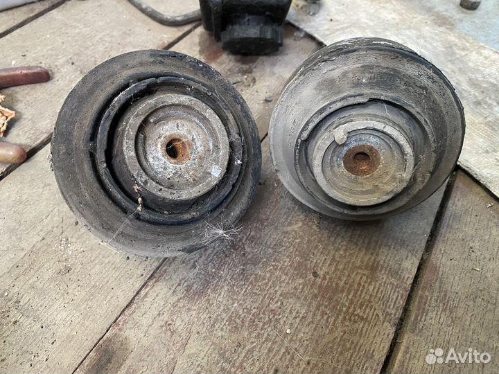 Подушка двигателя