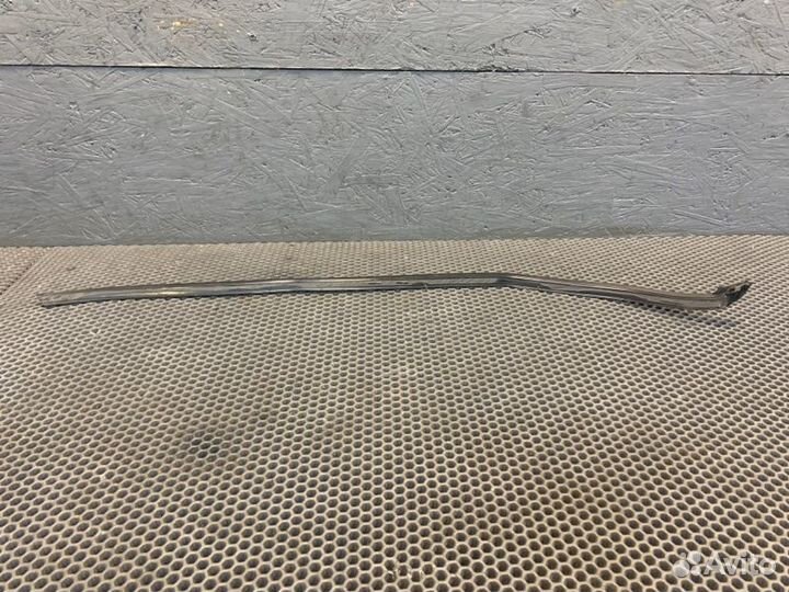 Уплотнительная резинка боковой двери передняя