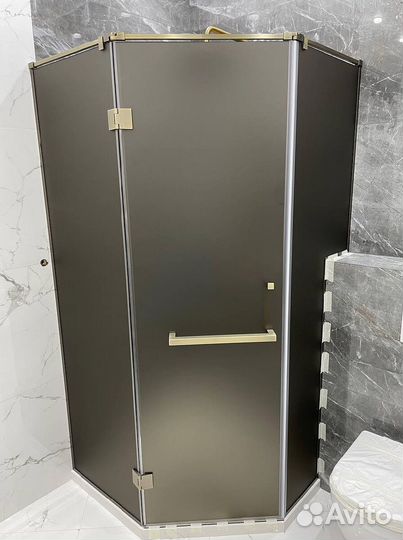 Стеклянные душевые кабины / перегородки для душа