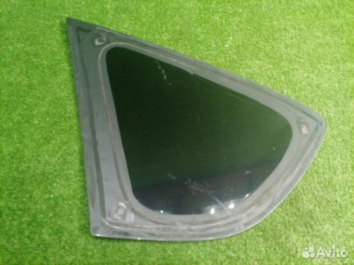 Стекло двери (форточка) заднее правое Subaru