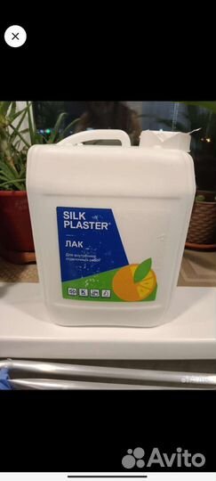 Silk plaster.Лак