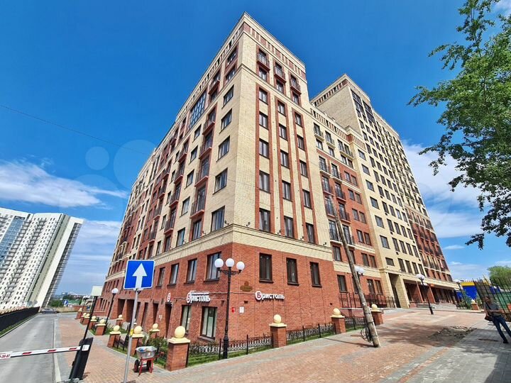 Двухэтажный офис с водой, 182.6 м²