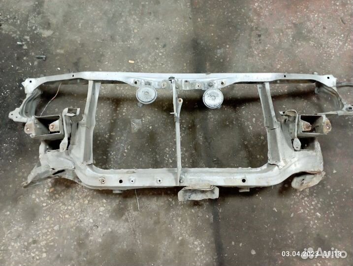 Рамка радиатора передняя Toyota Avensis AT220