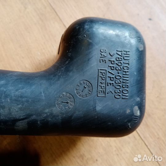 Патрубок воздушного фильтра Тойота Карина Е 2.0