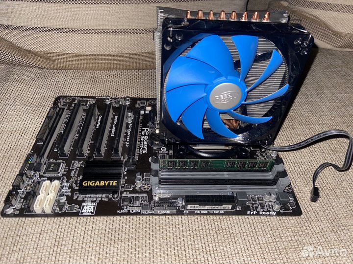 Материнская плата с процессором и памятью