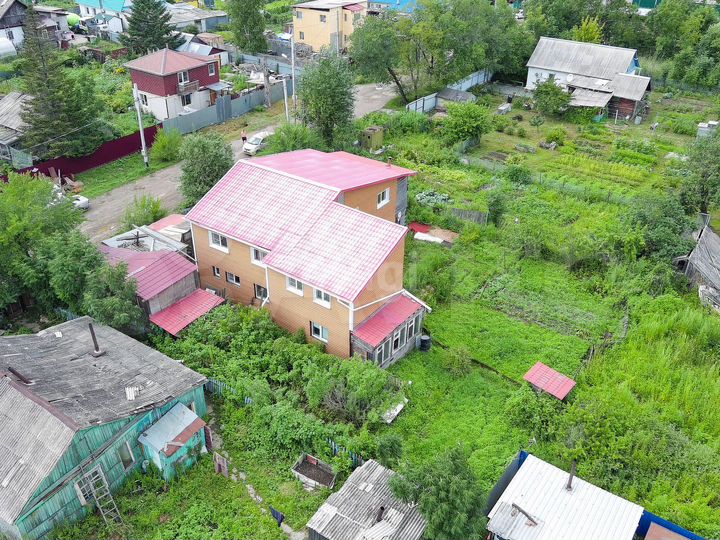 Дом 223,8 м² на участке 7,3 сот.