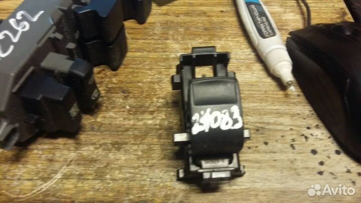 Кнопка стеклоподъемника Toyota Camry 40 б\у