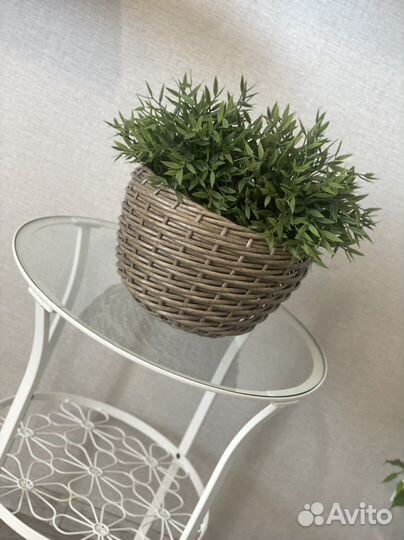 Садовое кашпо из ротанга