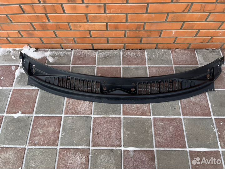 Водосток лобового стекла (жабо)