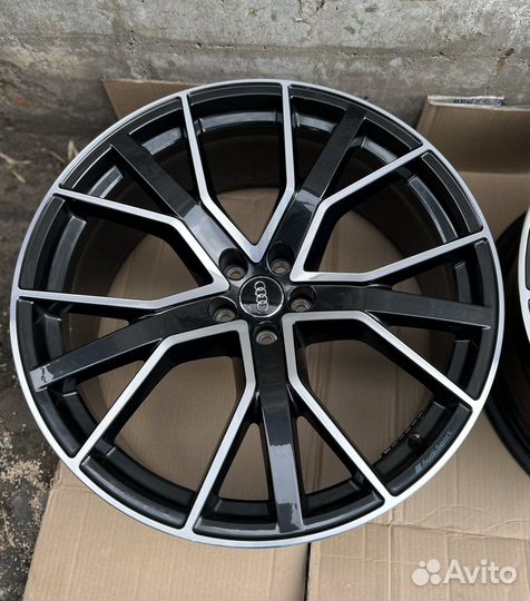 Audi Q7 SQ7 Q8 SQ8 RSQ8 R22 оригинал 4M8601025Q