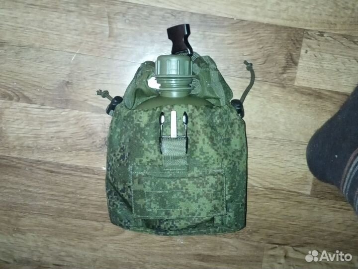 Фляжка армейская пластиковая с подсумком (чехлом)