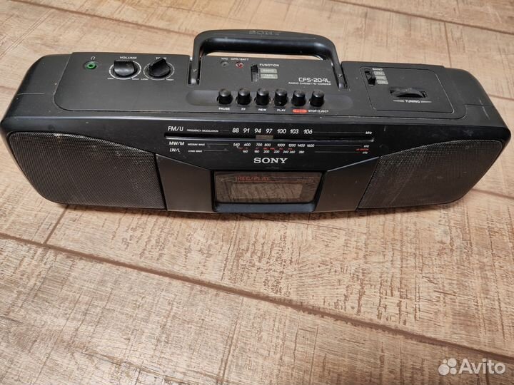 Однокассетный магнитофон Sony