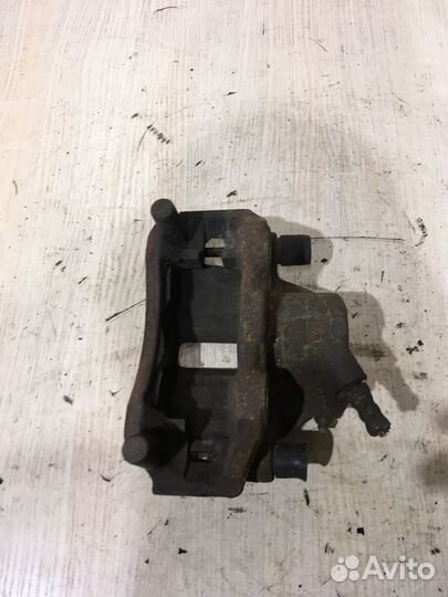 Суппорт тормозной передний левый Ауди 80 Б3 Б4