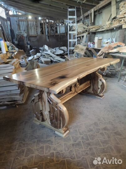 Стол и лавки