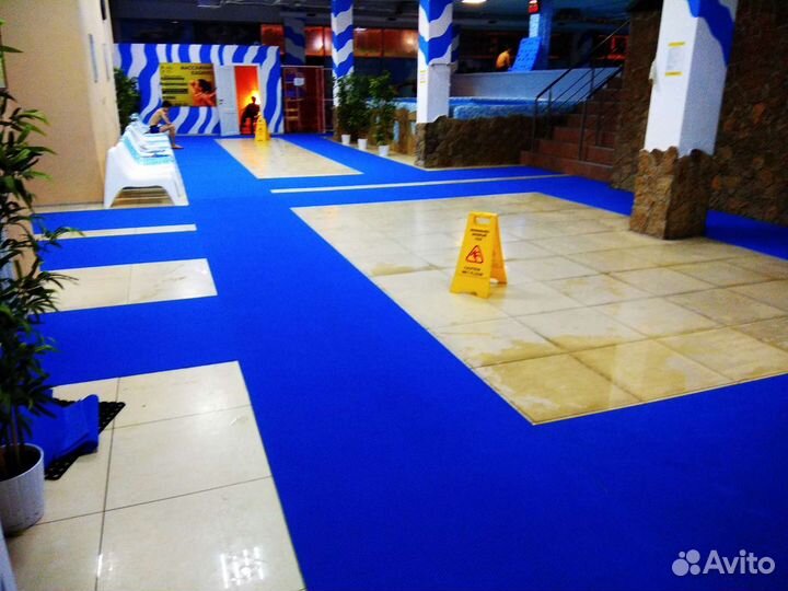 Коврики аква перед бассейном. В баню