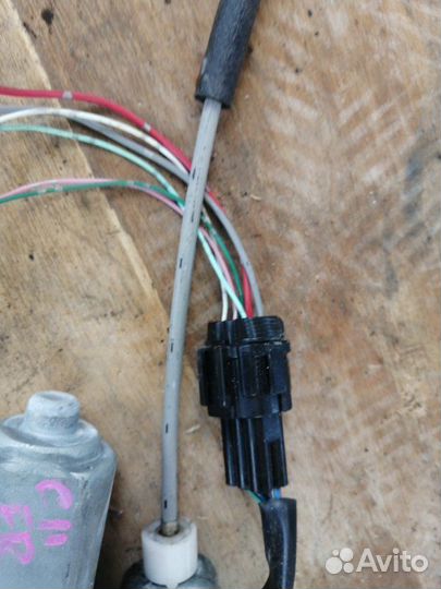 Стеклоподъемник передний правый Nissan Tiida C11