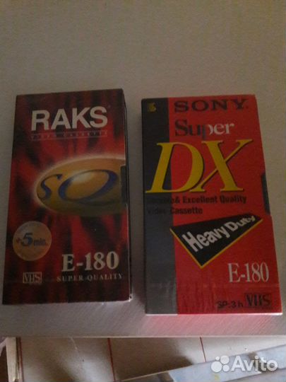 Кассеты с видеофильмами на пленке