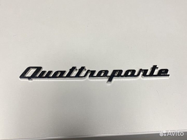 Надпись quattroporte