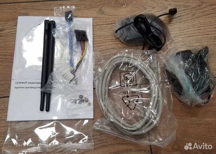 IP регистратор Hiwatch 4 канала DS-N304W