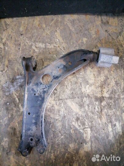 Рычаг подвески передний левый Volkswagen Jetta 5