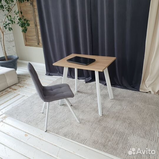 Письменный стол Ник Дуб 80*60 см. Белые ножки