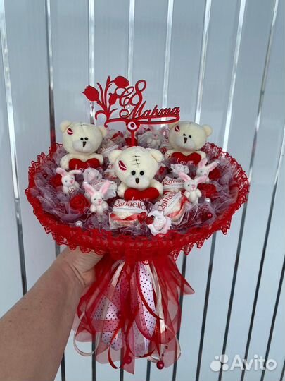 Букеты из мягких игрушек и конфет