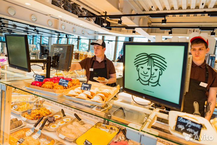 Продавец кассир в кафе