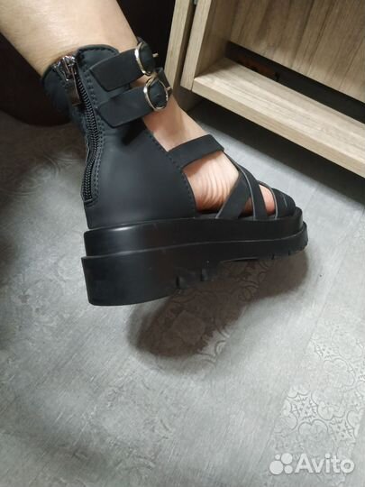 Сандалии женские